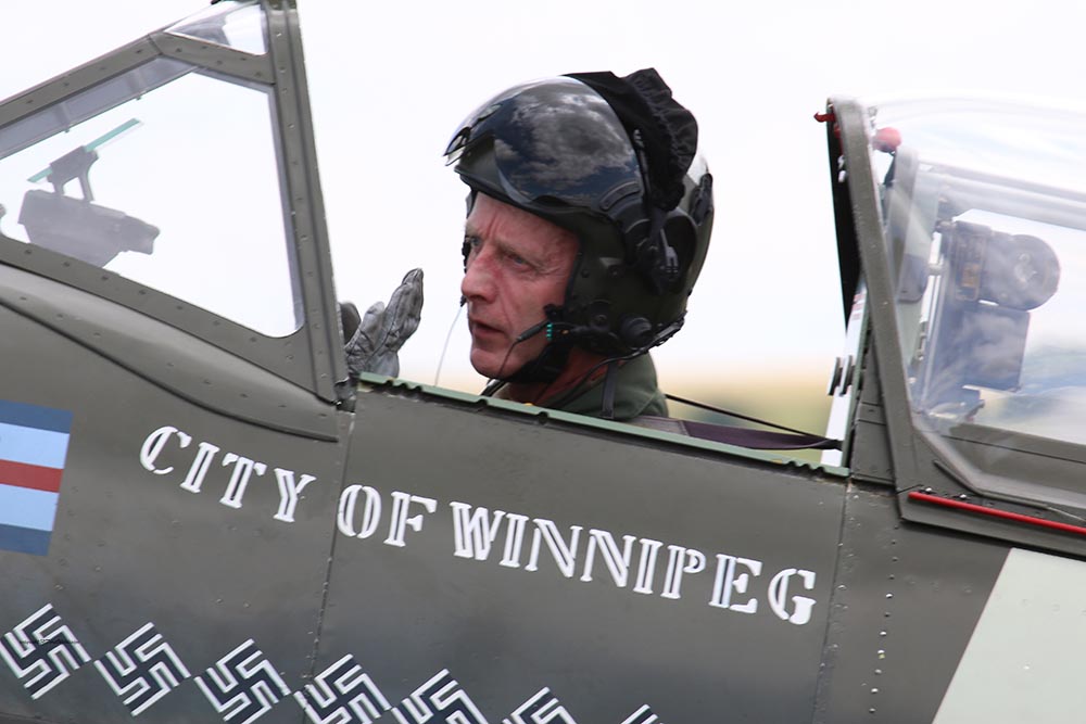 Spitfire_AE-A_City_of_Winnipeg_Dux20154.jpg